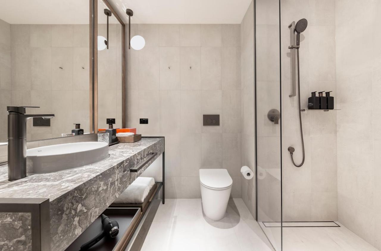 Next Hotel Melbourne, Curio Collection By Hilton Exterior foto Bathroom